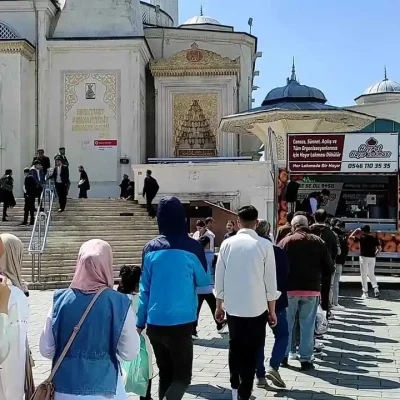 İstanbul’un her ilçesinde uygun fiyatlarla hızlı ve güvenilir hayır lokması dağıtımı