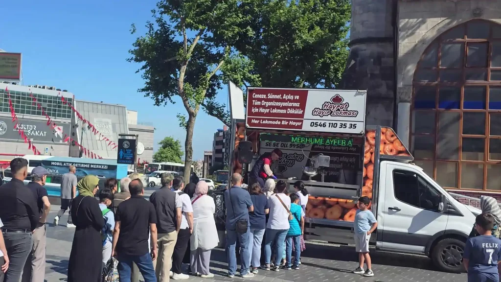Mobil Lokmacı hizmeti ile mevlüt, cenaze, kandil, düğün ve tüm özel günlerinizde hayır lokması döküyoruz