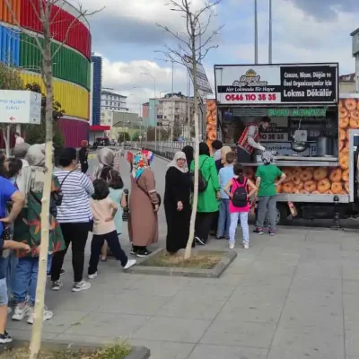 Mobil lokmacı hizmetimizle İstanbul’un her noktasına hızlı ve sıcak lokma dağıtımı